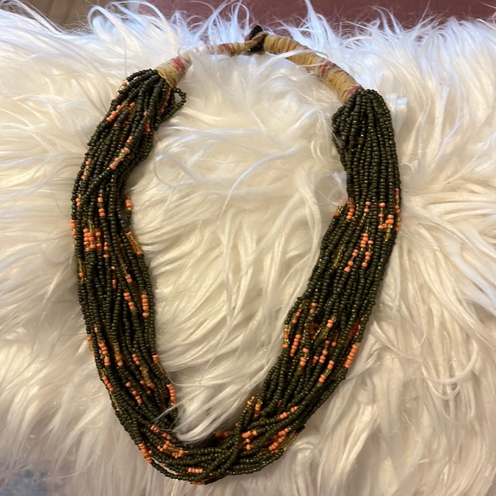 Loft beaded necklace. Green and coral.